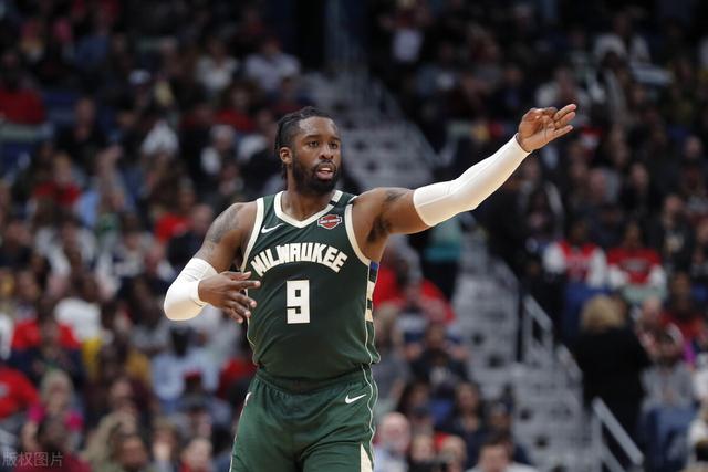 曾凡博20分首钢胜四川 孙铭徽三双广厦负上海